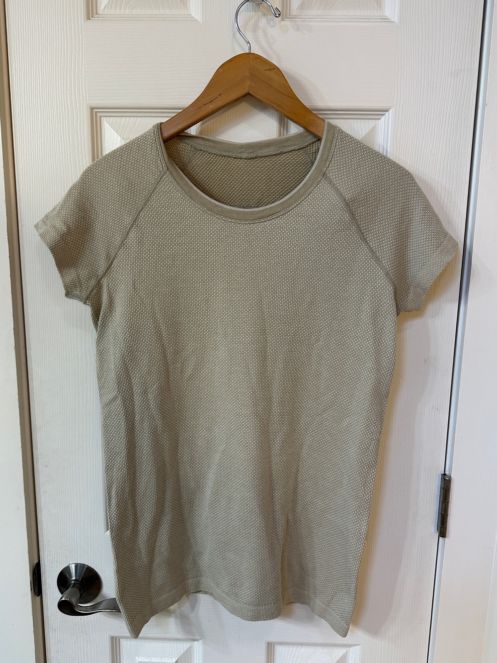 Lululemon Swiftly Tech Short-Sleeve Shirt 2.0 in a textured knit fabric Womens 8